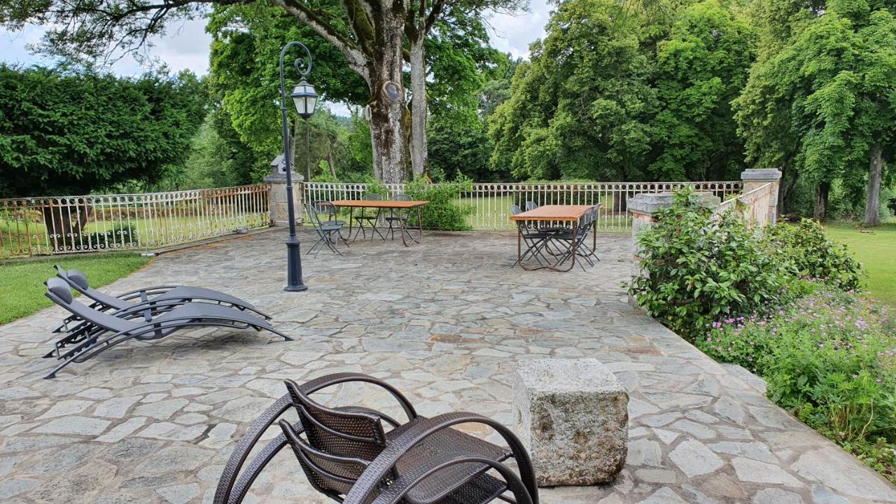 Domaine De Montvianeix Bed and Breakfast Saint-Victor-Montvianeix Exteriör bild