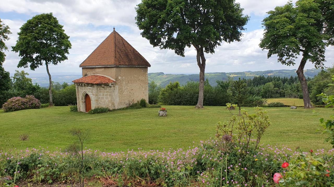 Domaine De Montvianeix Bed and Breakfast Saint-Victor-Montvianeix Exteriör bild