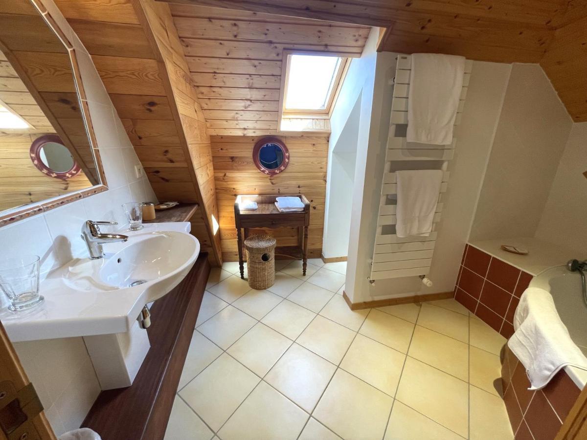 Domaine De Montvianeix Bed and Breakfast Saint-Victor-Montvianeix Exteriör bild