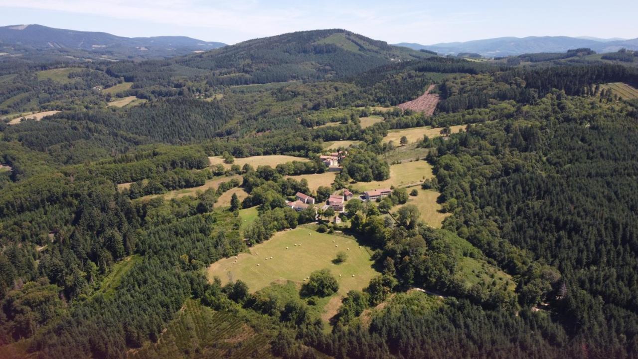 Domaine De Montvianeix Bed and Breakfast Saint-Victor-Montvianeix Exteriör bild