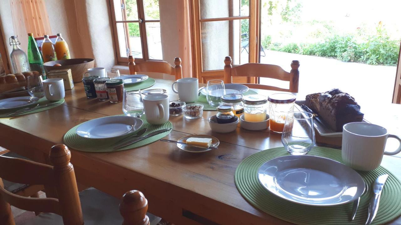 Domaine De Montvianeix Bed and Breakfast Saint-Victor-Montvianeix Exteriör bild