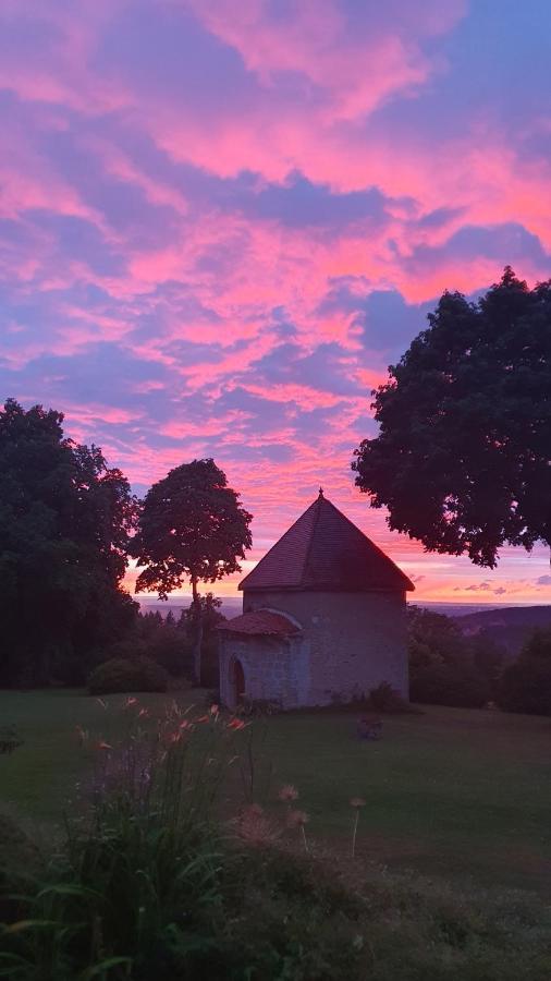 Domaine De Montvianeix Bed and Breakfast Saint-Victor-Montvianeix Exteriör bild