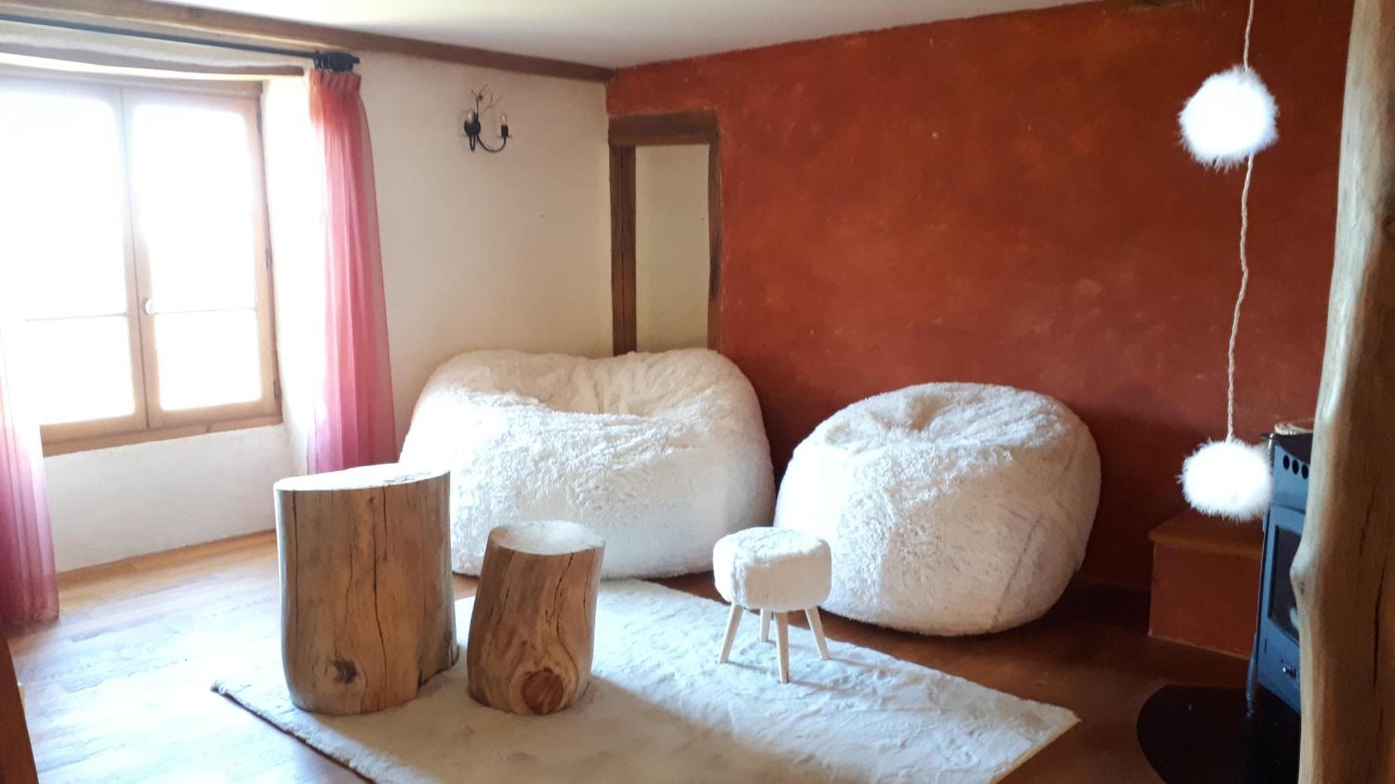 Domaine De Montvianeix Bed and Breakfast Saint-Victor-Montvianeix Exteriör bild