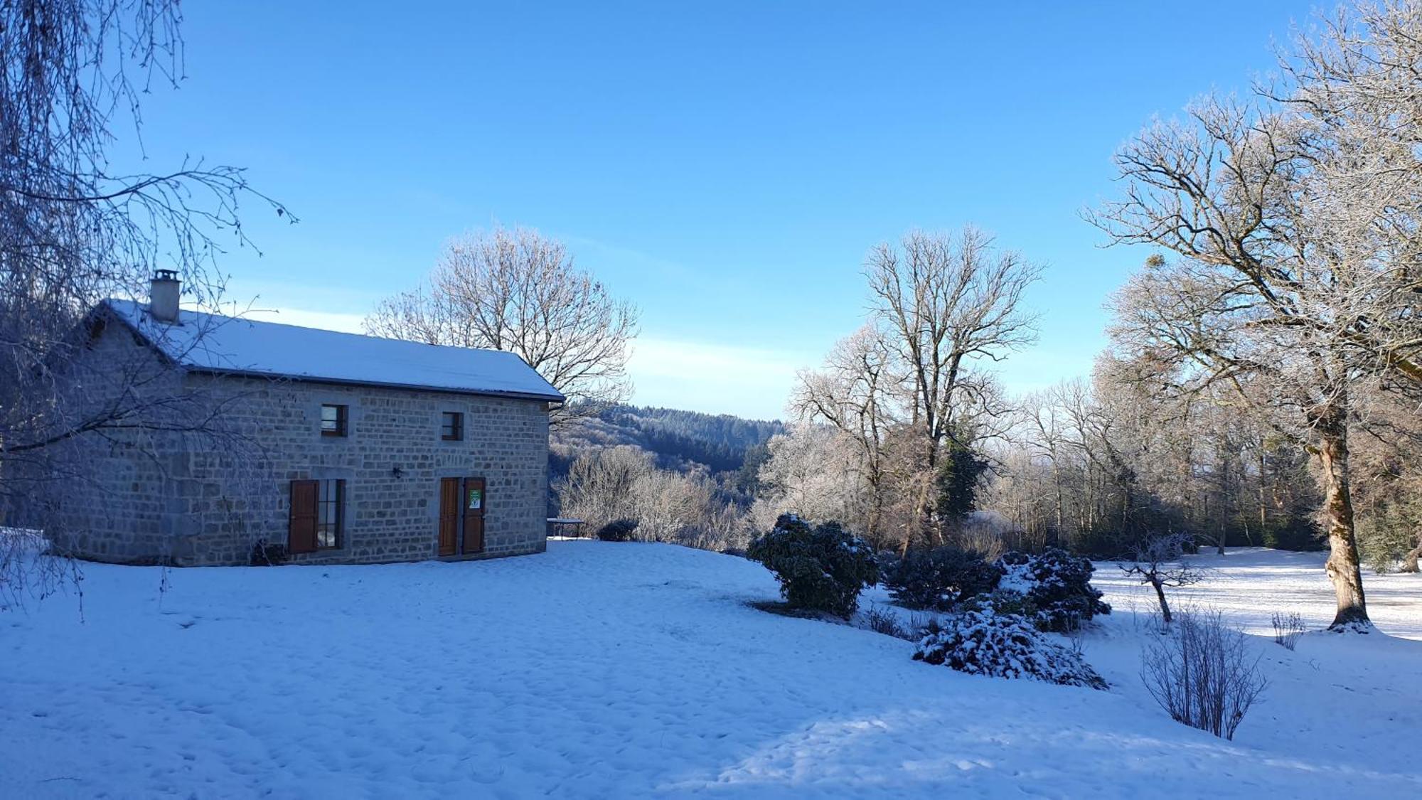 Domaine De Montvianeix Bed and Breakfast Saint-Victor-Montvianeix Exteriör bild