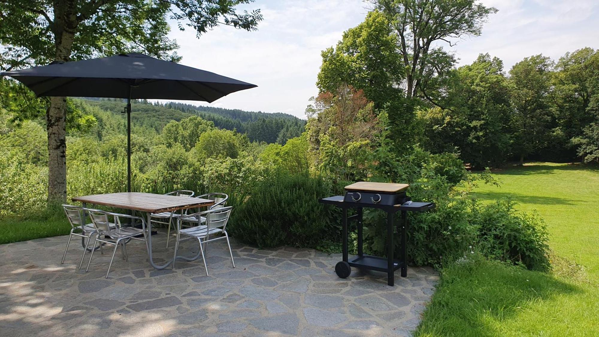 Domaine De Montvianeix Bed and Breakfast Saint-Victor-Montvianeix Exteriör bild