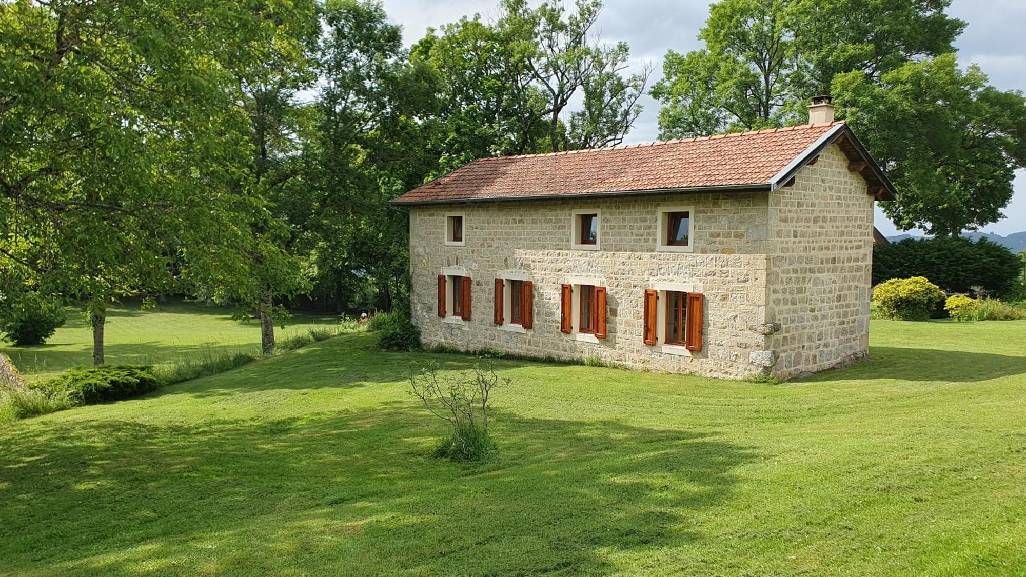 Domaine De Montvianeix Bed and Breakfast Saint-Victor-Montvianeix Exteriör bild